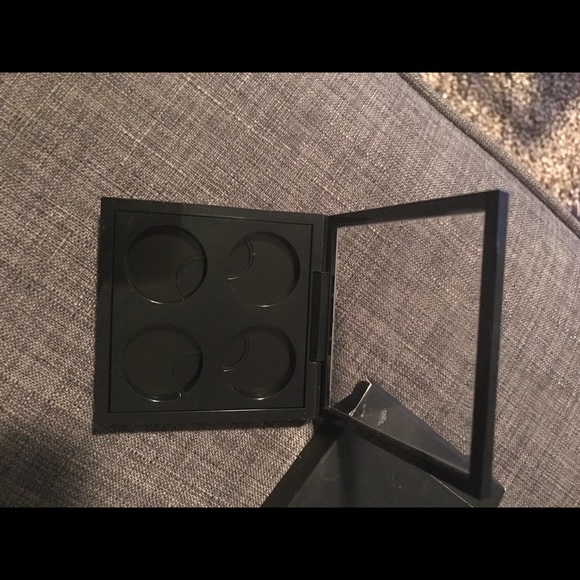 MAC compact case - Picture 4 of 4